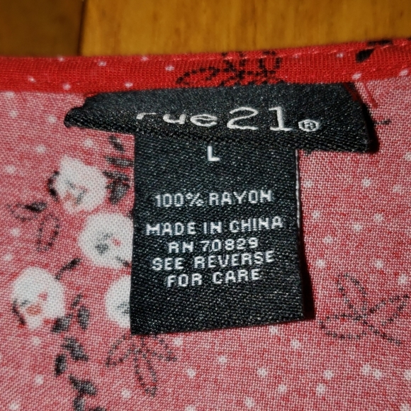 🎉Rue 21 Red Top | Sz L - Picture 3 of 3